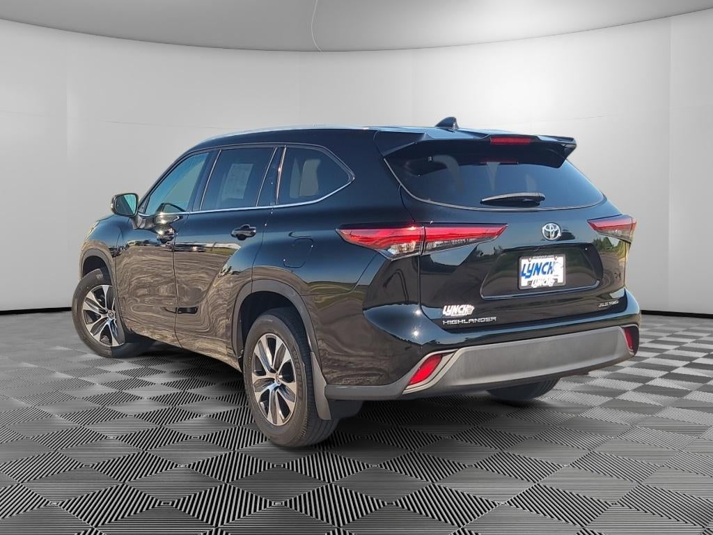 2022 Toyota Highlander — side profile view