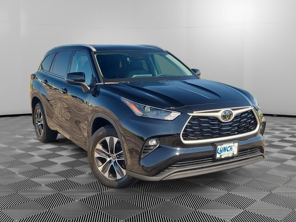 2022 Toyota Highlander — detail view