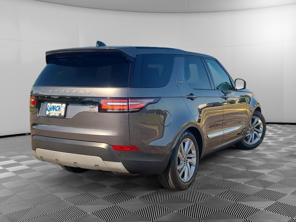 2018 Land Rover Discovery — interior view