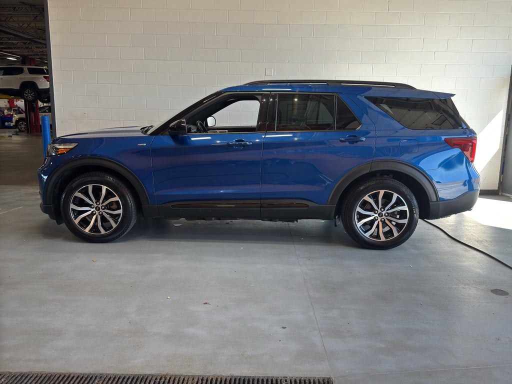 2022 Ford Explorer — side profile view